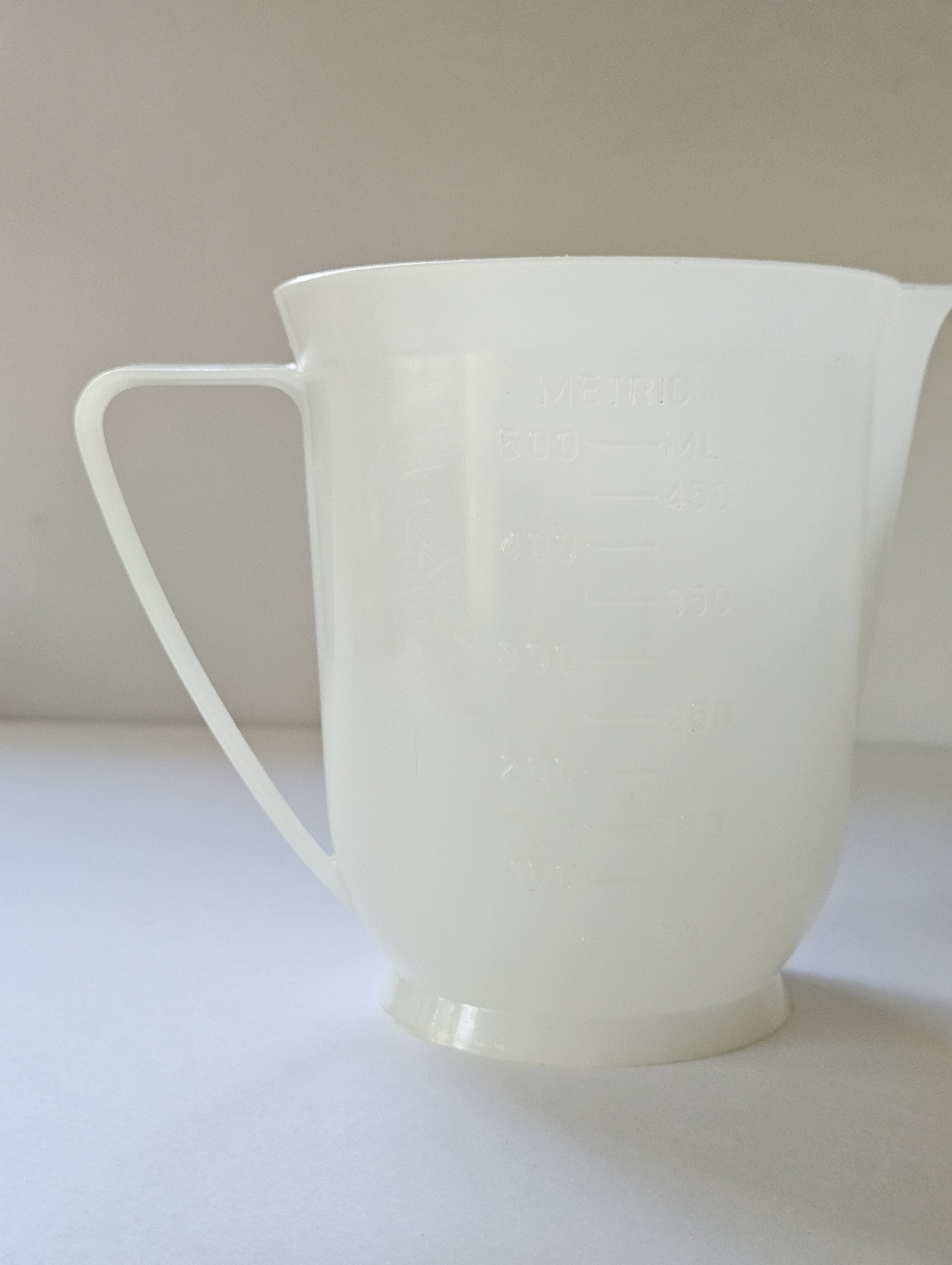 2 cup white plastic Acton Industries Cheswick PA 1080 pitcher measuring cup